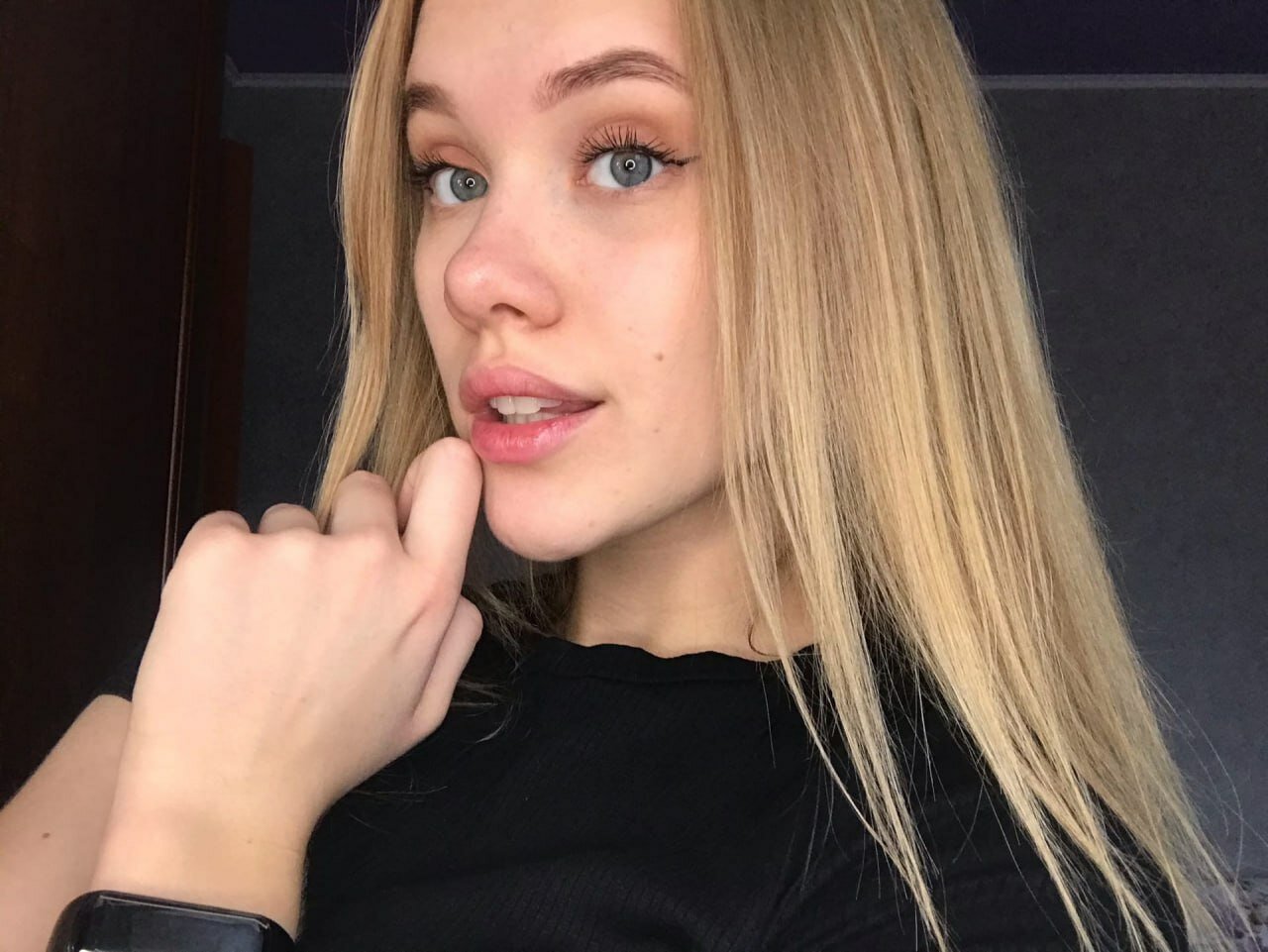 <h1>Слив шкуры в твоём телефоне</h1>