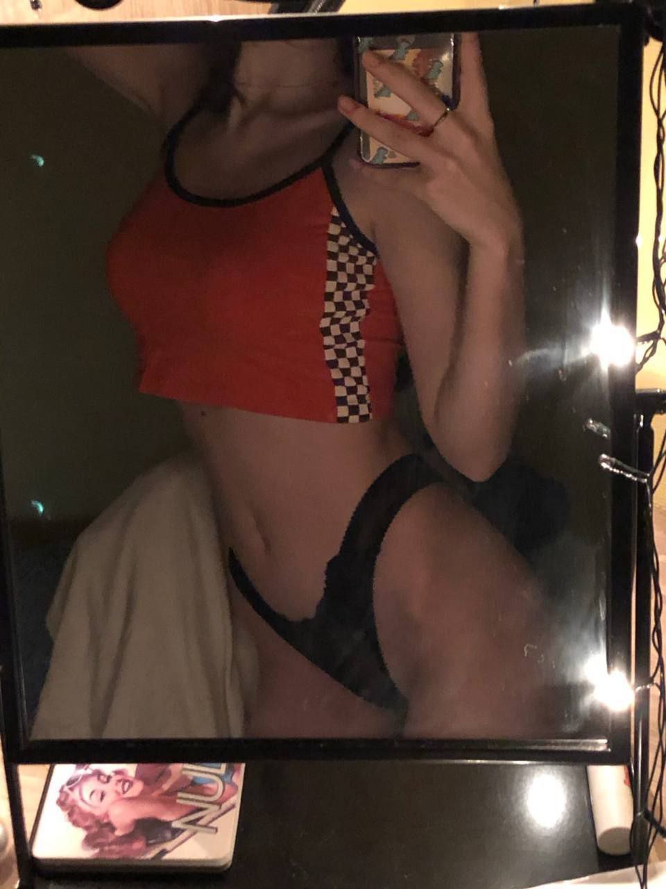 <h1>Сливы студенток на вписках</h1>