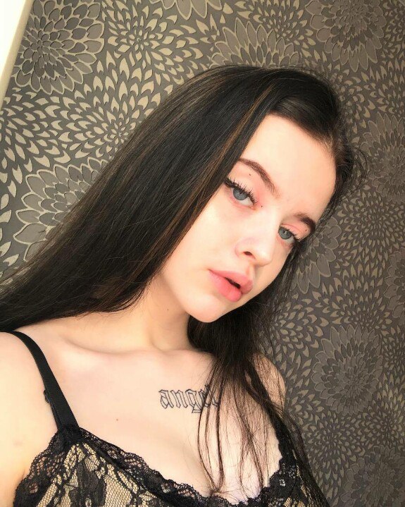 <h1>ЭРОТИЧЕСКИЙ СЛИВ ДОМАШНИХ ШКОДНИЦ</h1>